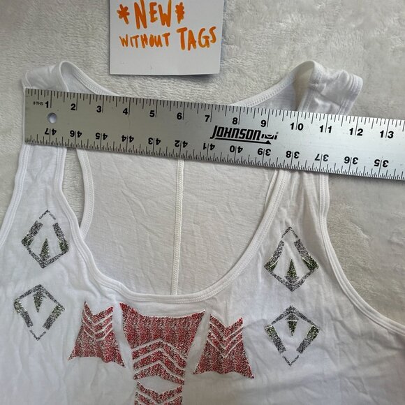 Cabi Womens Scoop Neck Sleeveless White Aztec Racerback Tank Top Large NWOT - Picture 6 of 8